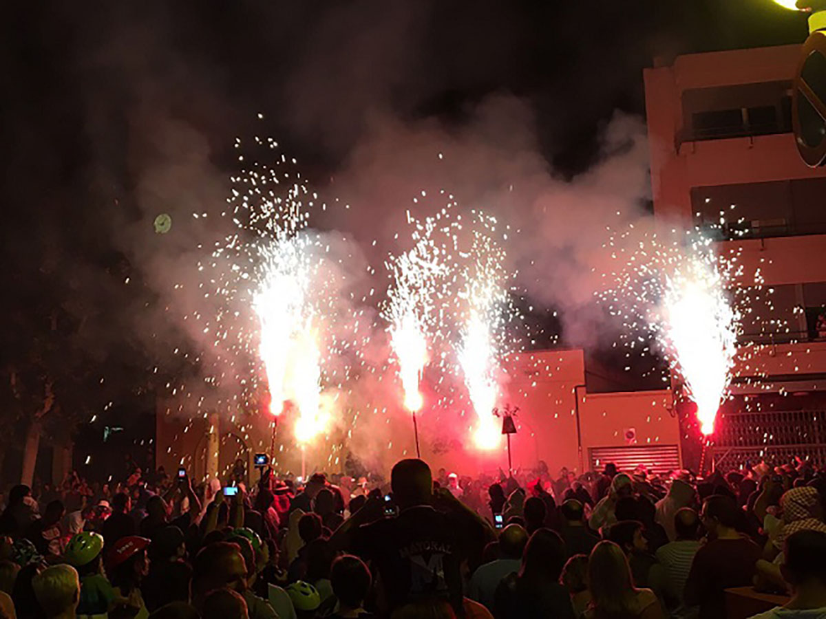 La Cercavila Infernal ha omplert de foc i soroll la ciutat