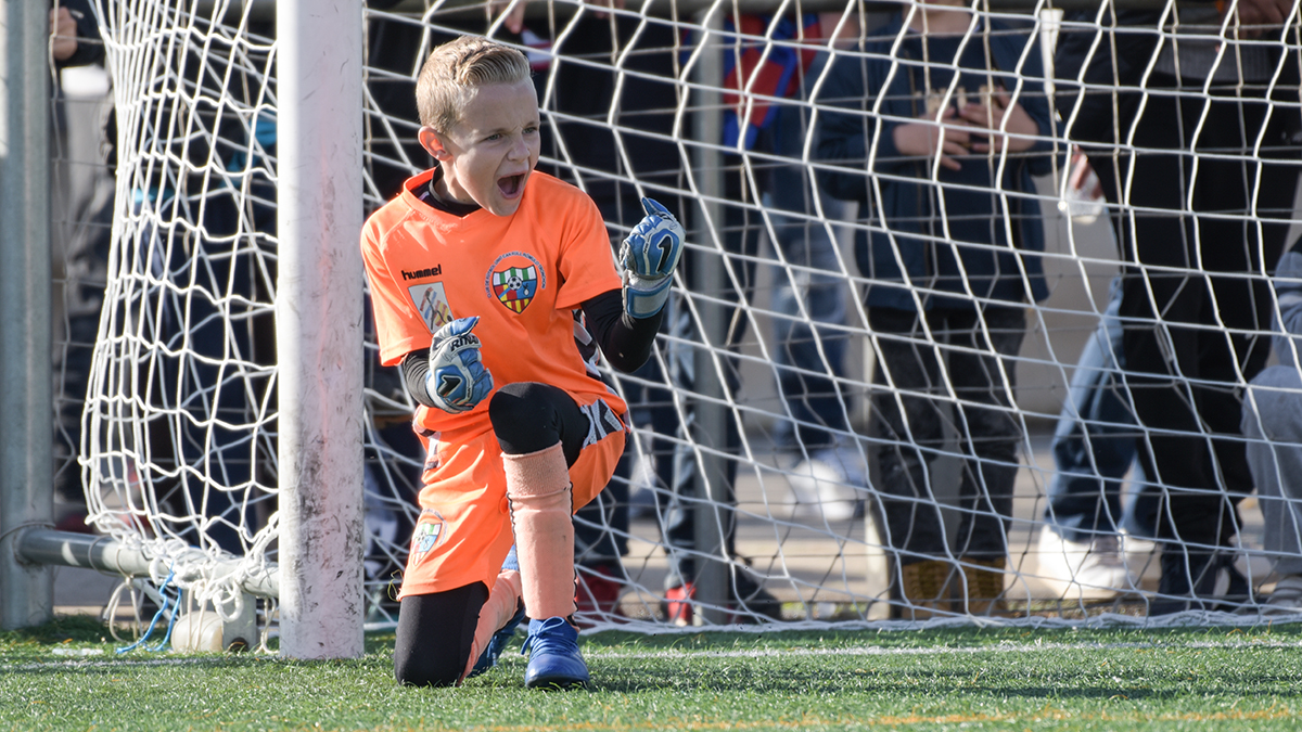 El porter del Can Rull RT celebra un penal aturat | Roger Benet