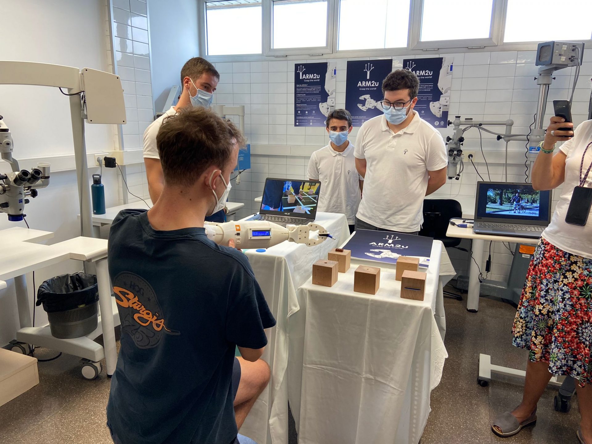 Un grup d'alumnes de la UPC han creat una pròtesi de braç elèctric