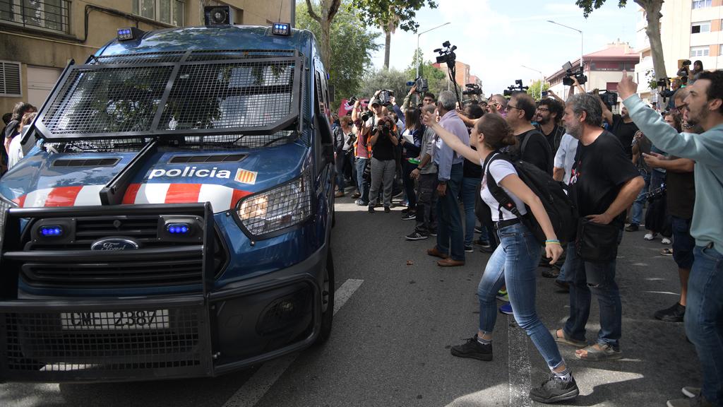 Moments de tensió quan la Guàrdia Civil s'ha emportat el detingut | Roger Benet